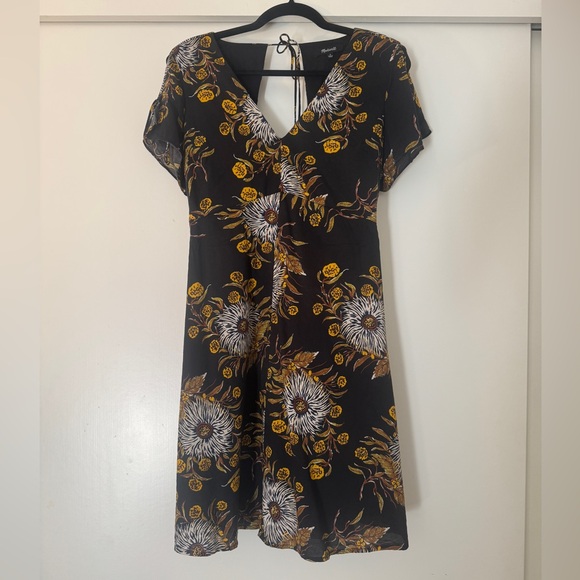 Madewell Dresses & Skirts - Madewell Floral Dress Size 6 Open Back Smocked Waist